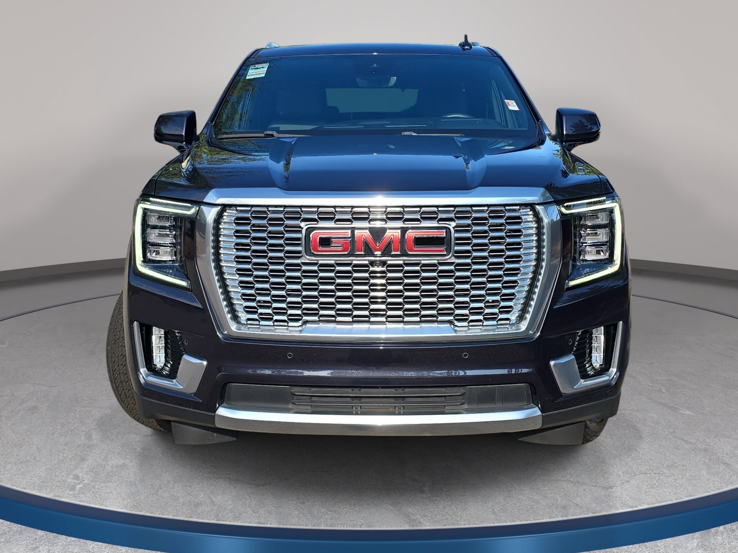 Used 2024 GMC Yukon Denali w/ Advanced Technology Package AWD/4WD image 2