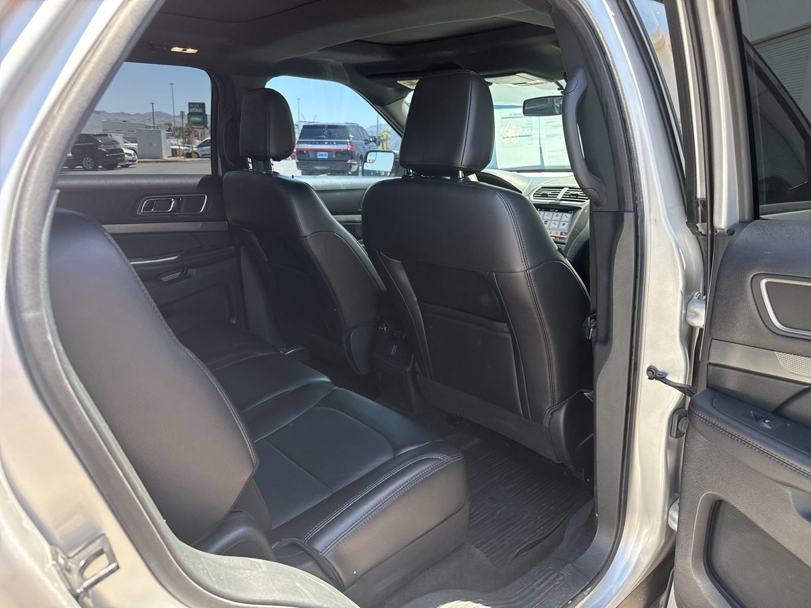 Used 2018 Ford Explorer XLT w/ Equipment Group 202A AWD/4WD image 14