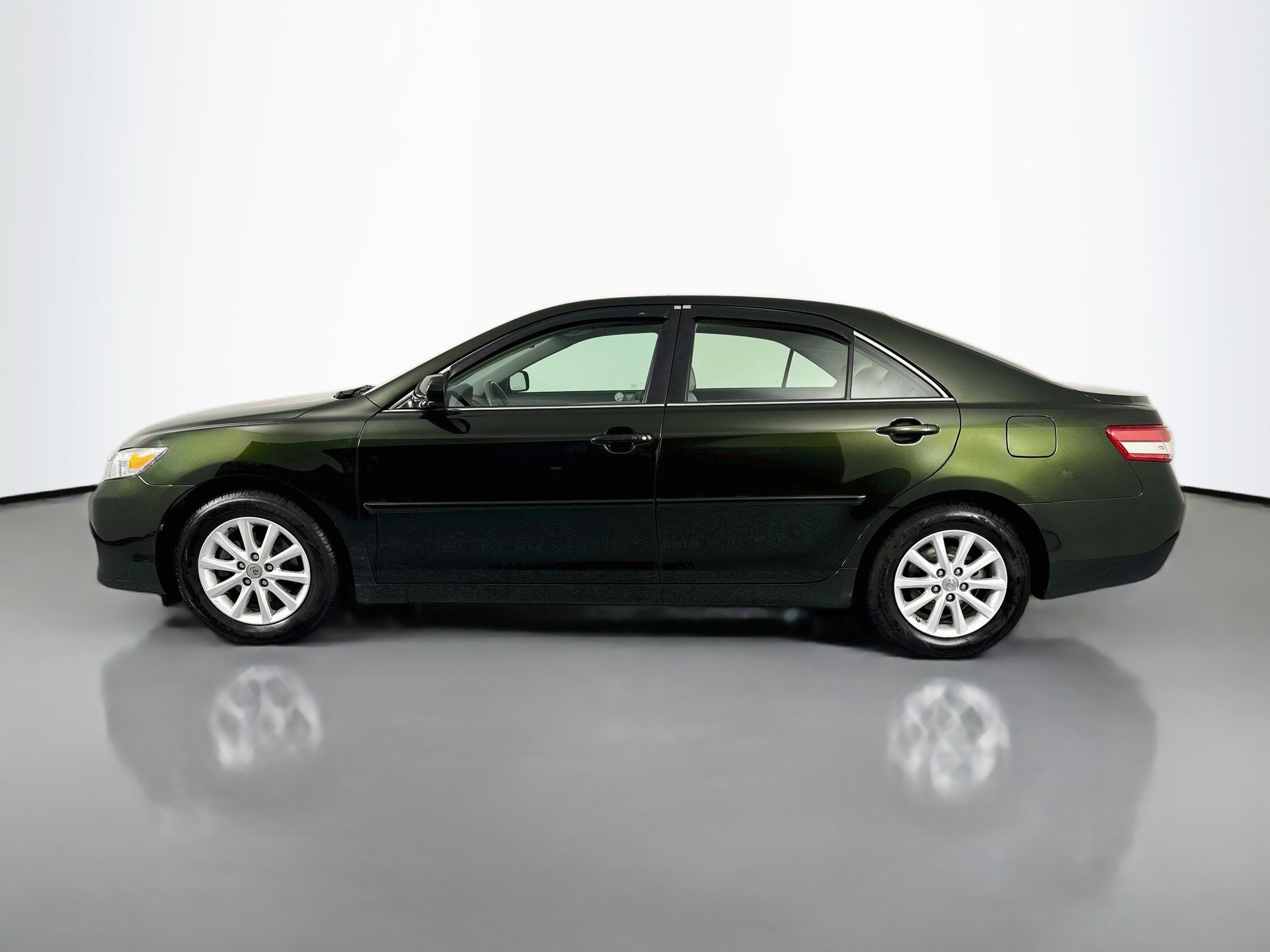 Used 2011 Toyota Camry XLE w/ XLE Extra-Value Pkg #2 FWD image 8
