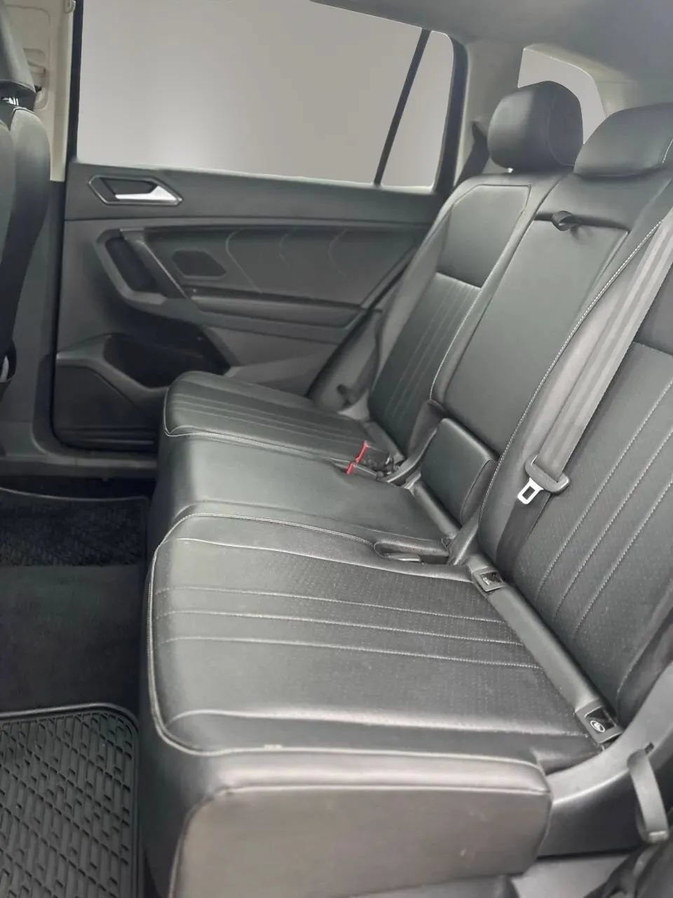 Used 2022 Volkswagen Tiguan SE w/ Panoramic Sunroof Package AWD/4WD image 20