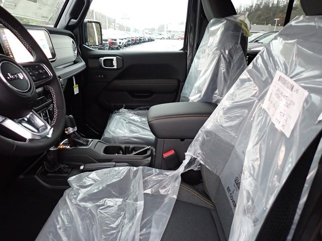 New 2025 Jeep Wrangler Sahara w/ Technology Group image 12