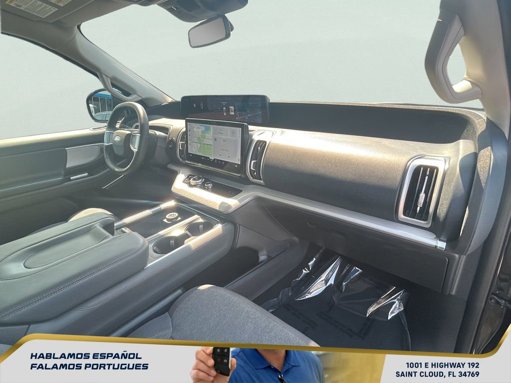 Used 2025 Ford Expedition Active image 39