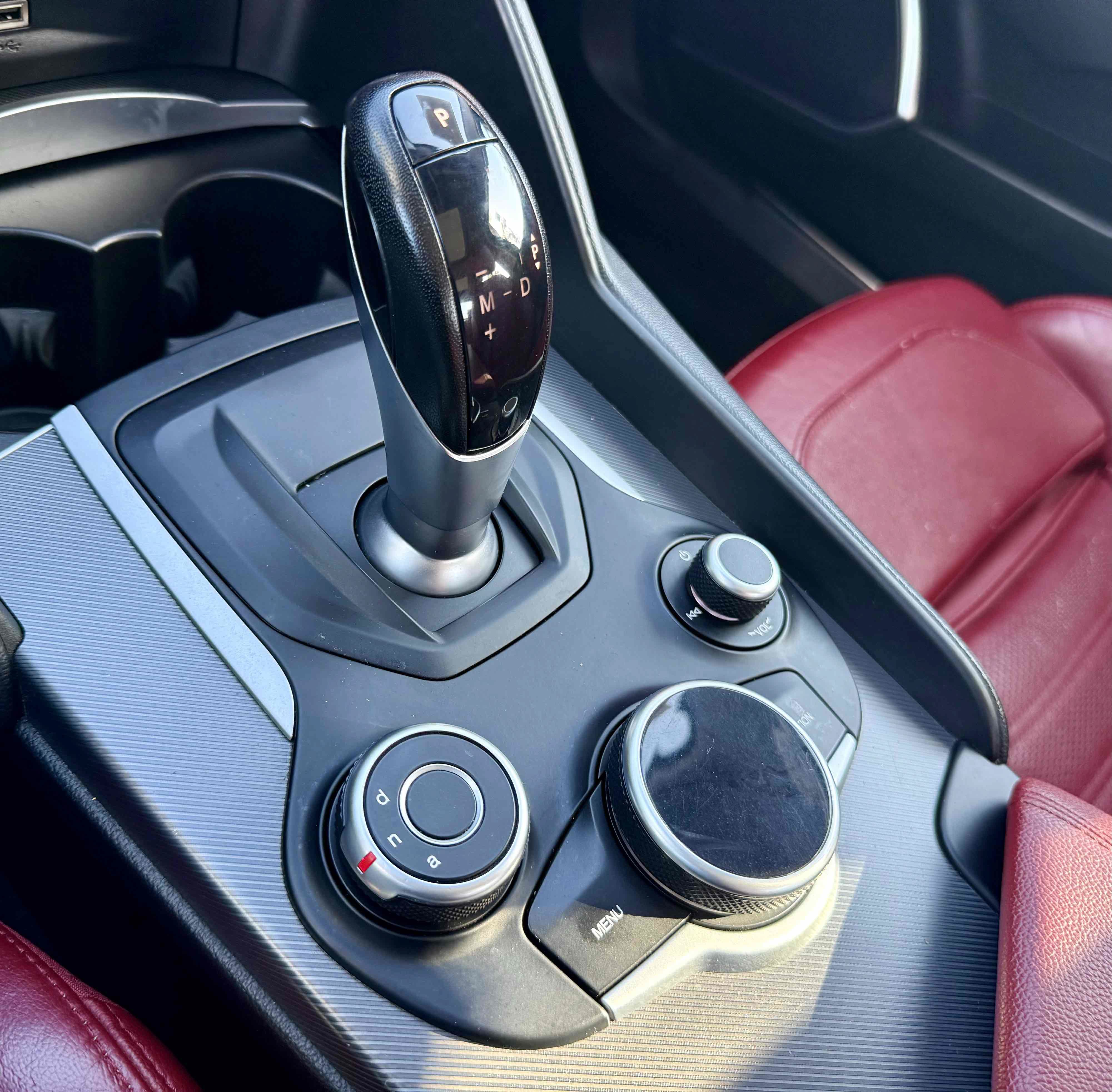Used 2018 Alfa Romeo Giulia Ti Sport w/ Quick Order Package 22U Sport RWD image 22