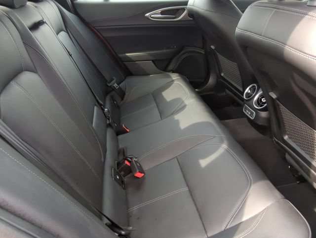 Used 2025 Alfa Romeo Giulia AWD image 25
