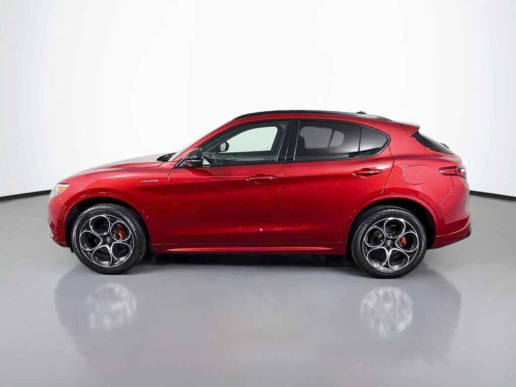 Used 2023 Alfa Romeo Stelvio Veloce AWD/4WD image 4