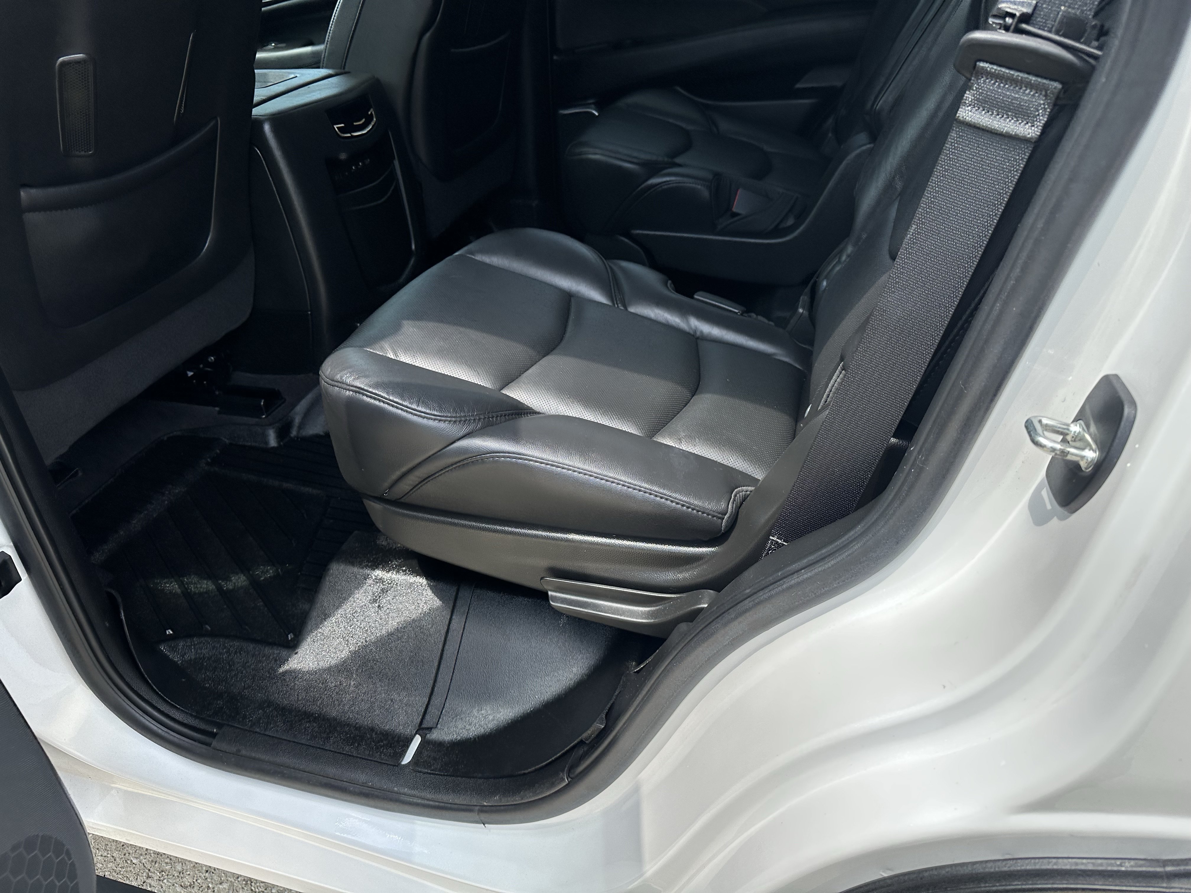 Used 2020 Cadillac Escalade Premium Luxury AWD/4WD image 7