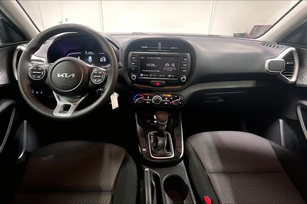 Used 2025 Kia Soul LX w/ LX Technology Package FWD image 18