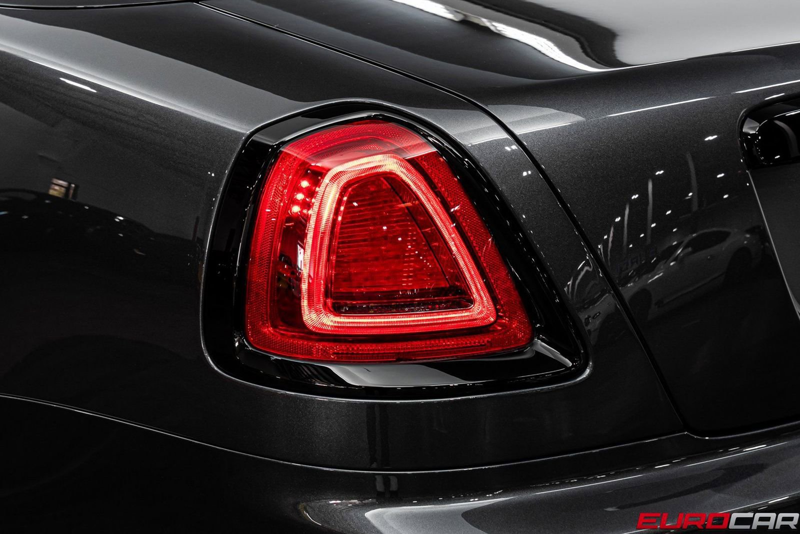 Used 2019 Rolls-Royce Dawn image 18