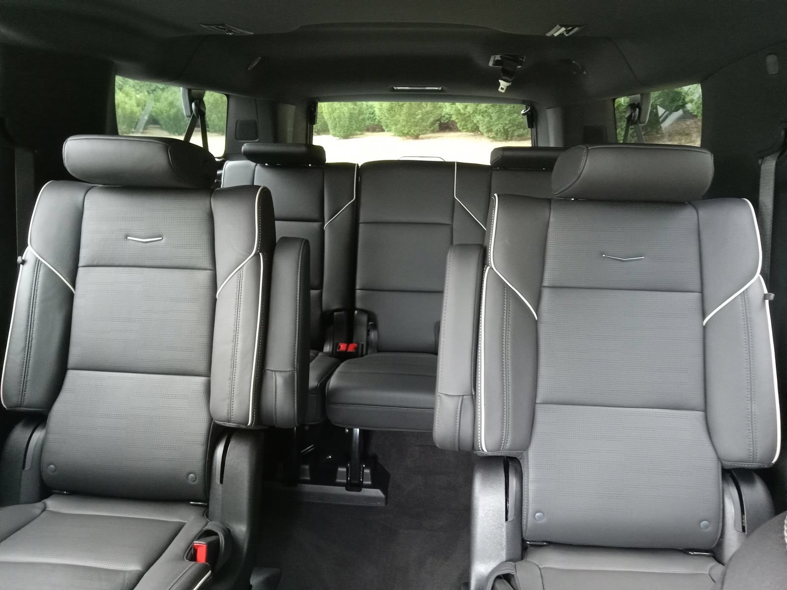 New 2026 Cadillac Escalade ESV Sport w/ LPO, ONYX Package AWD/4WD image 23