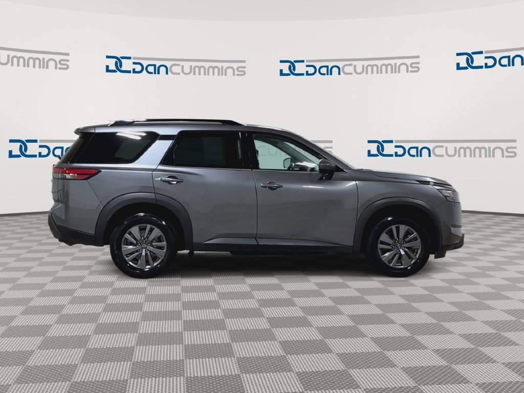 Used 2024 Nissan Pathfinder SV AWD/4WD image 2