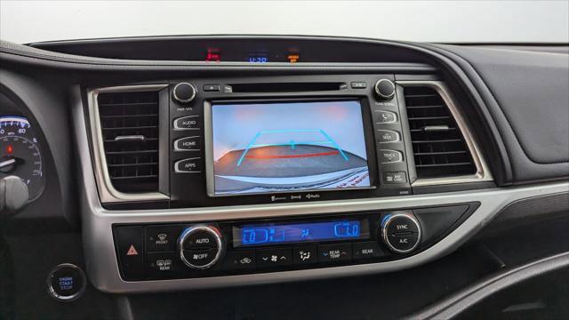 Used 2019 Toyota Highlander SE image 24