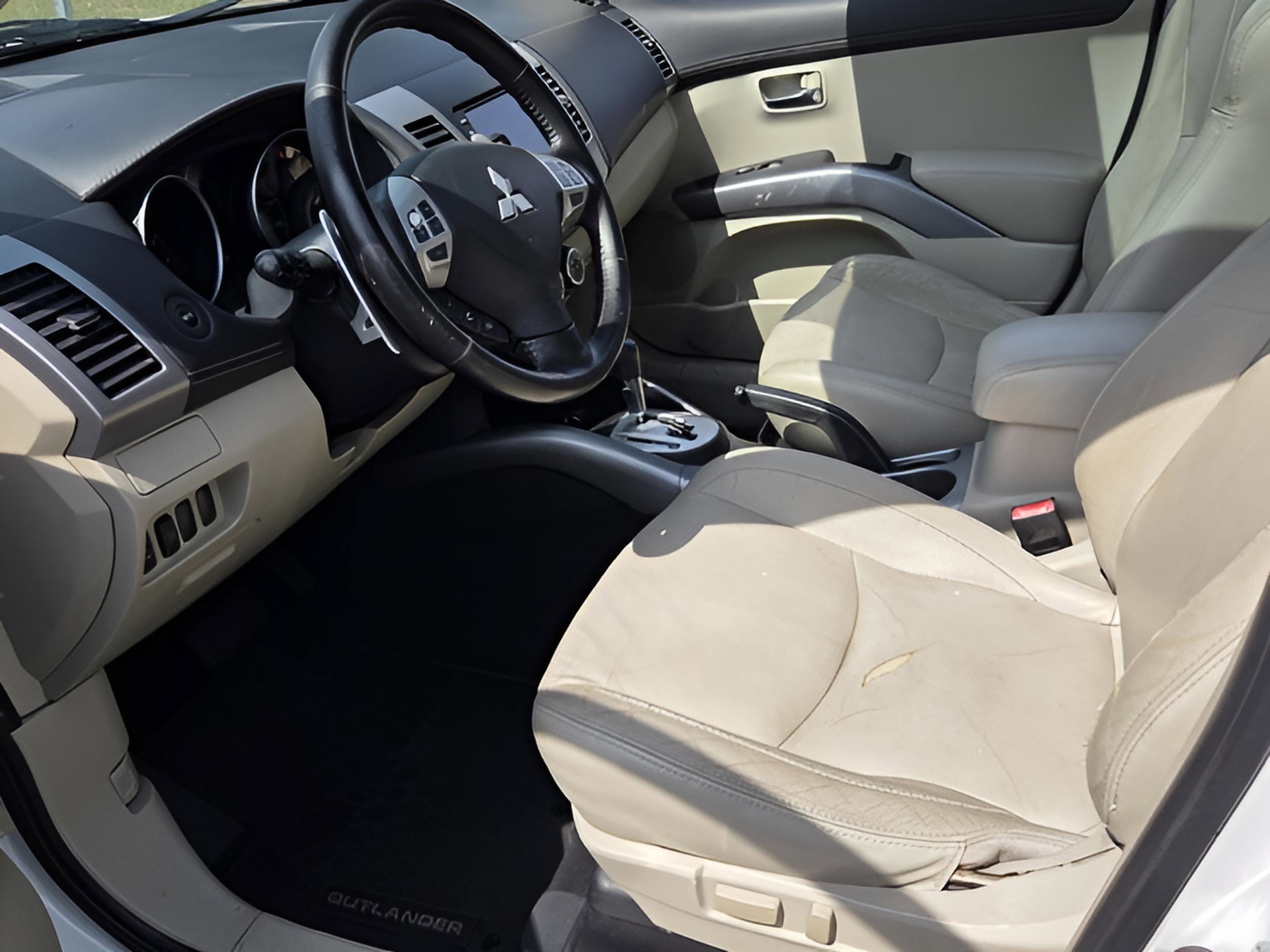 Used 2010 Mitsubishi Outlander XLS image 11