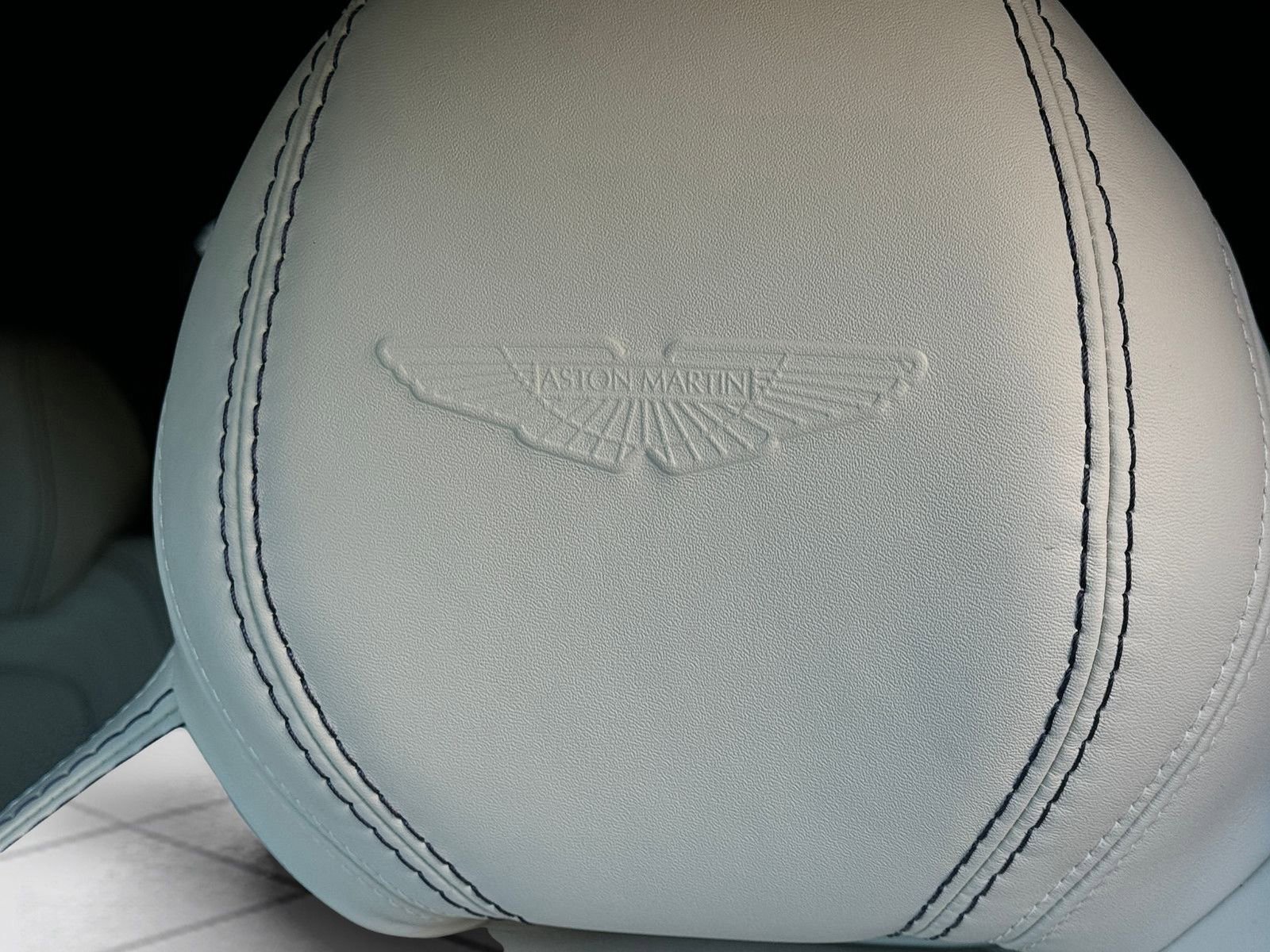 Used 2022 Aston Martin DBX Base image 5