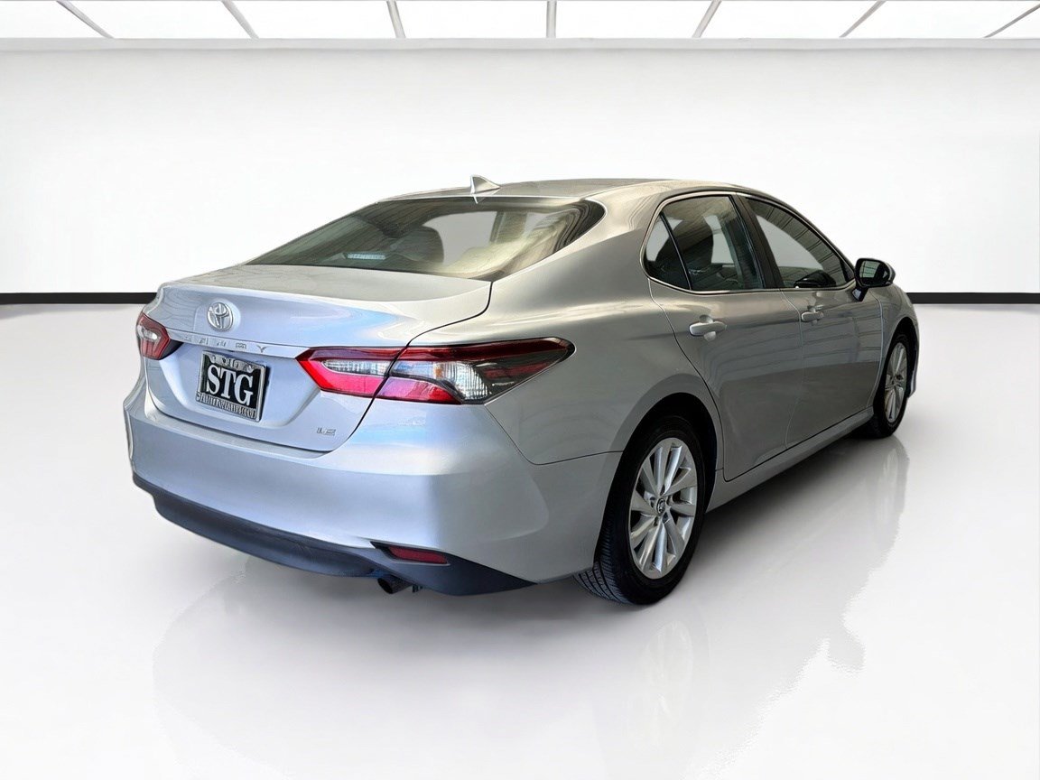 Used 2024 Toyota Camry LE w/ Convenience Package FWD image 4
