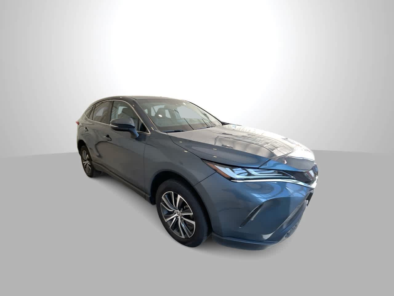 Used 2024 Toyota Venza LE AWD/4WD image 2