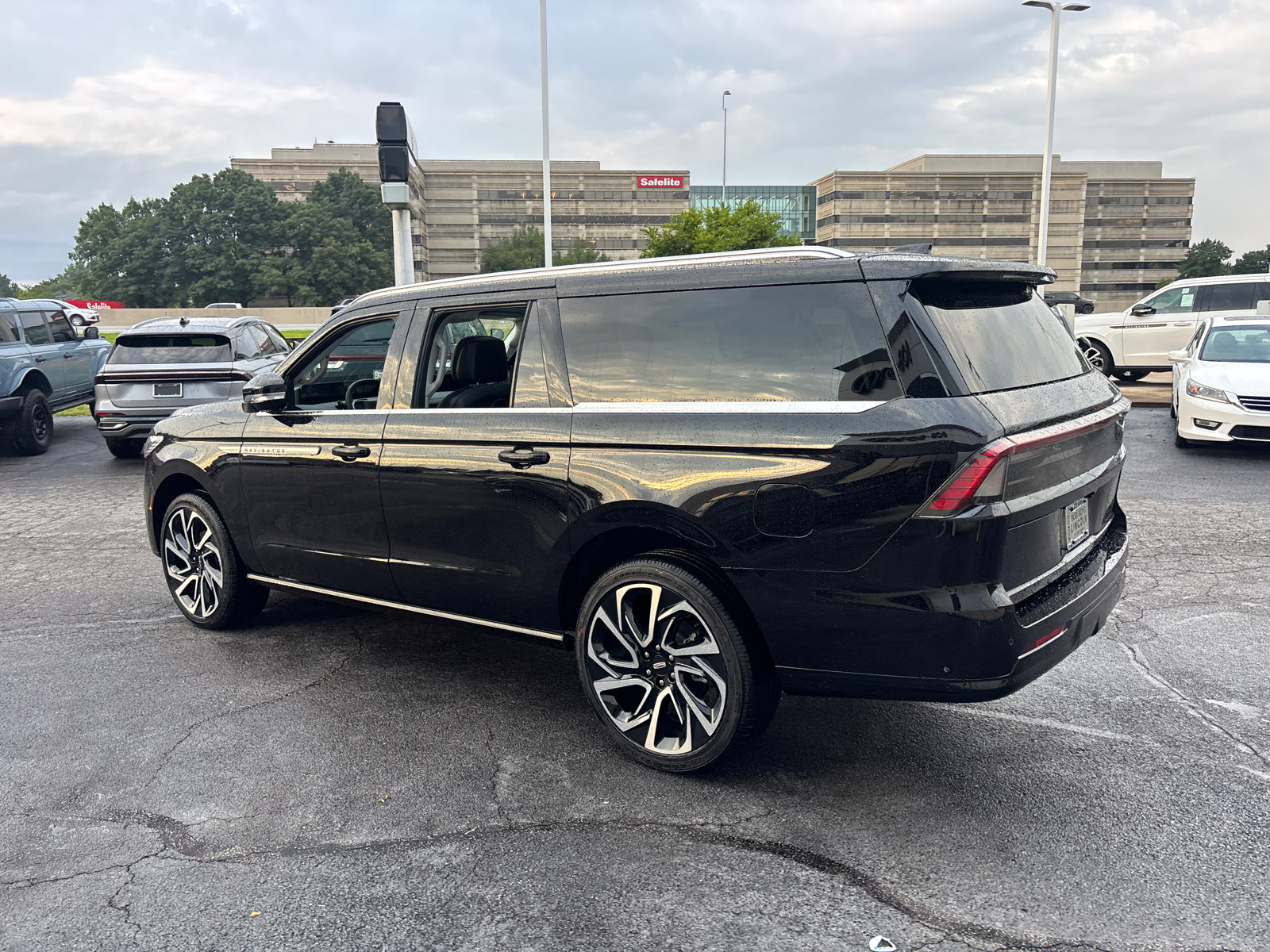 New 2027 Lincoln Navigator L Reserve AWD/4WD image 5