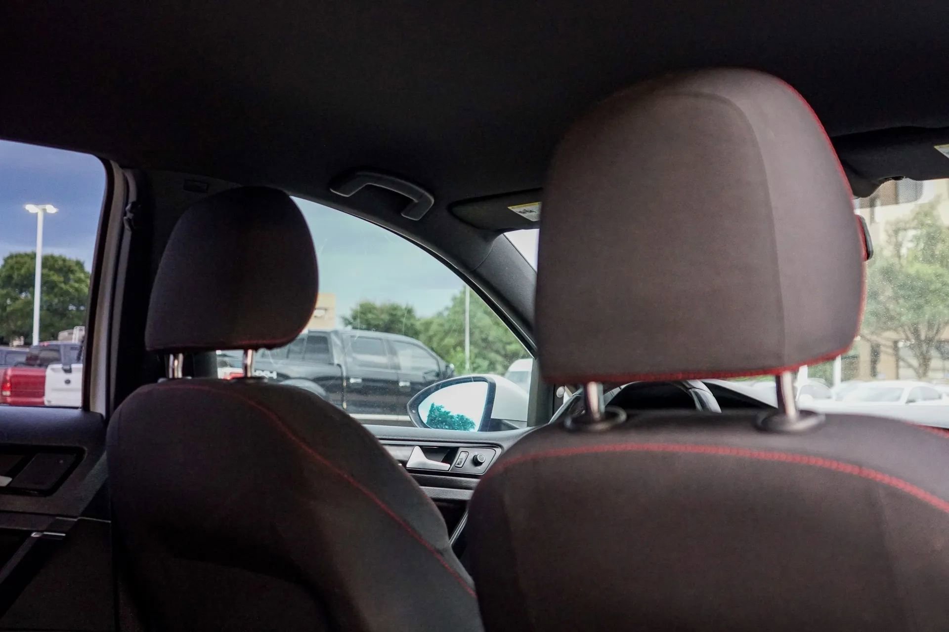 Used 2015 Volkswagen Golf 4-Door image 36