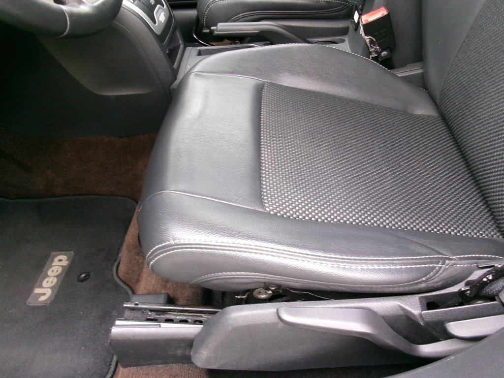 Used 2014 Jeep Compass Latitude w/ Sun/Sound Group FWD image 14