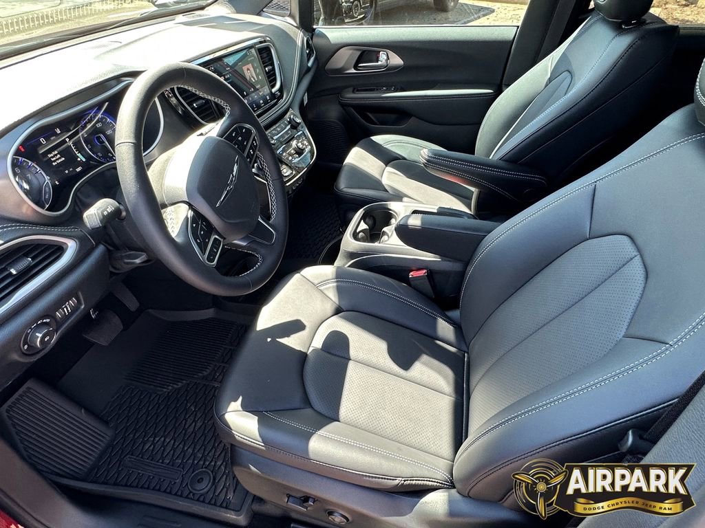 New 2025 Chrysler Pacifica Select image 15