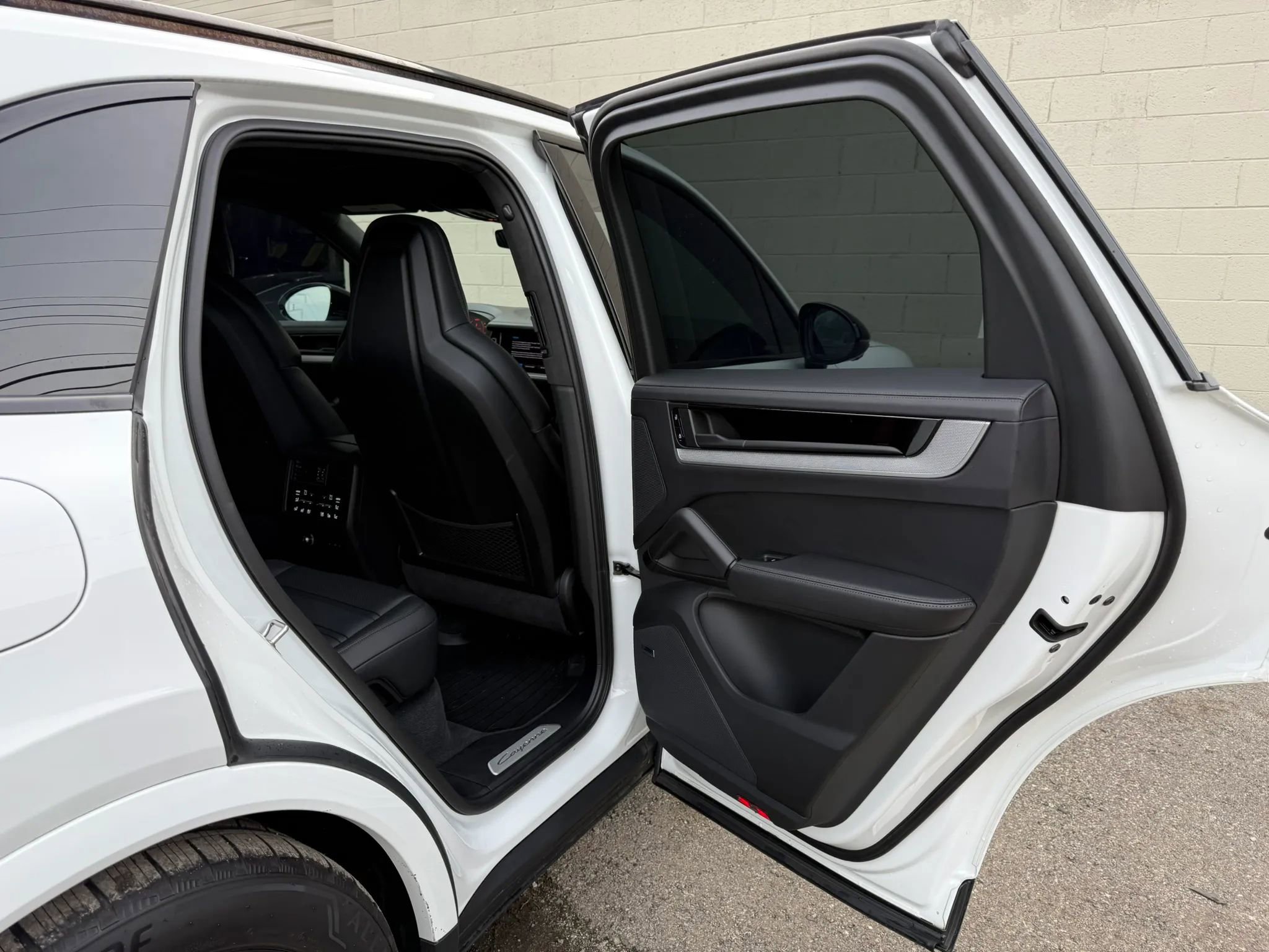 Used 2025 Porsche Cayenne S w/ Premium Package Plus image 30
