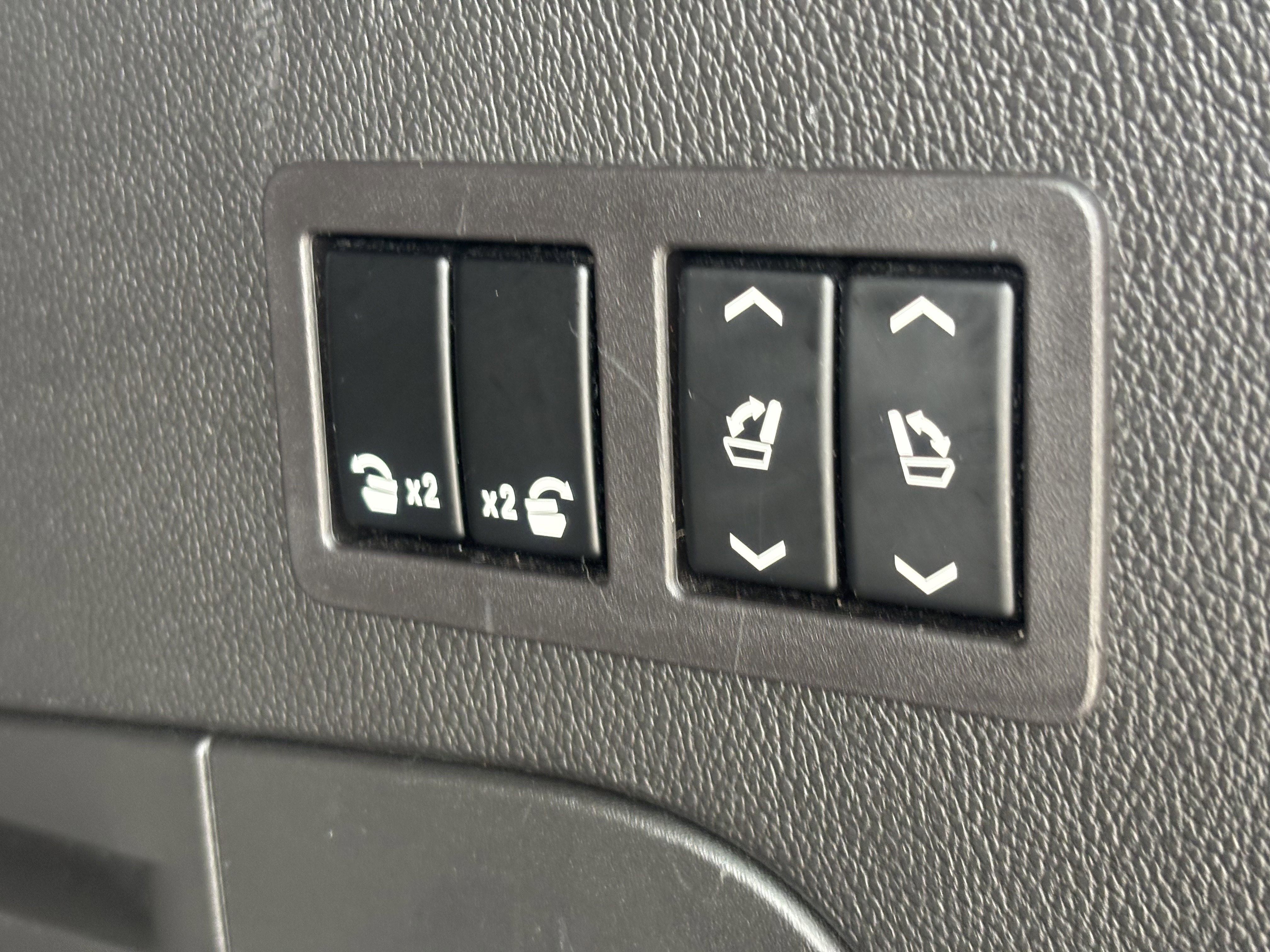 Used 2018 Cadillac Escalade Luxury image 10