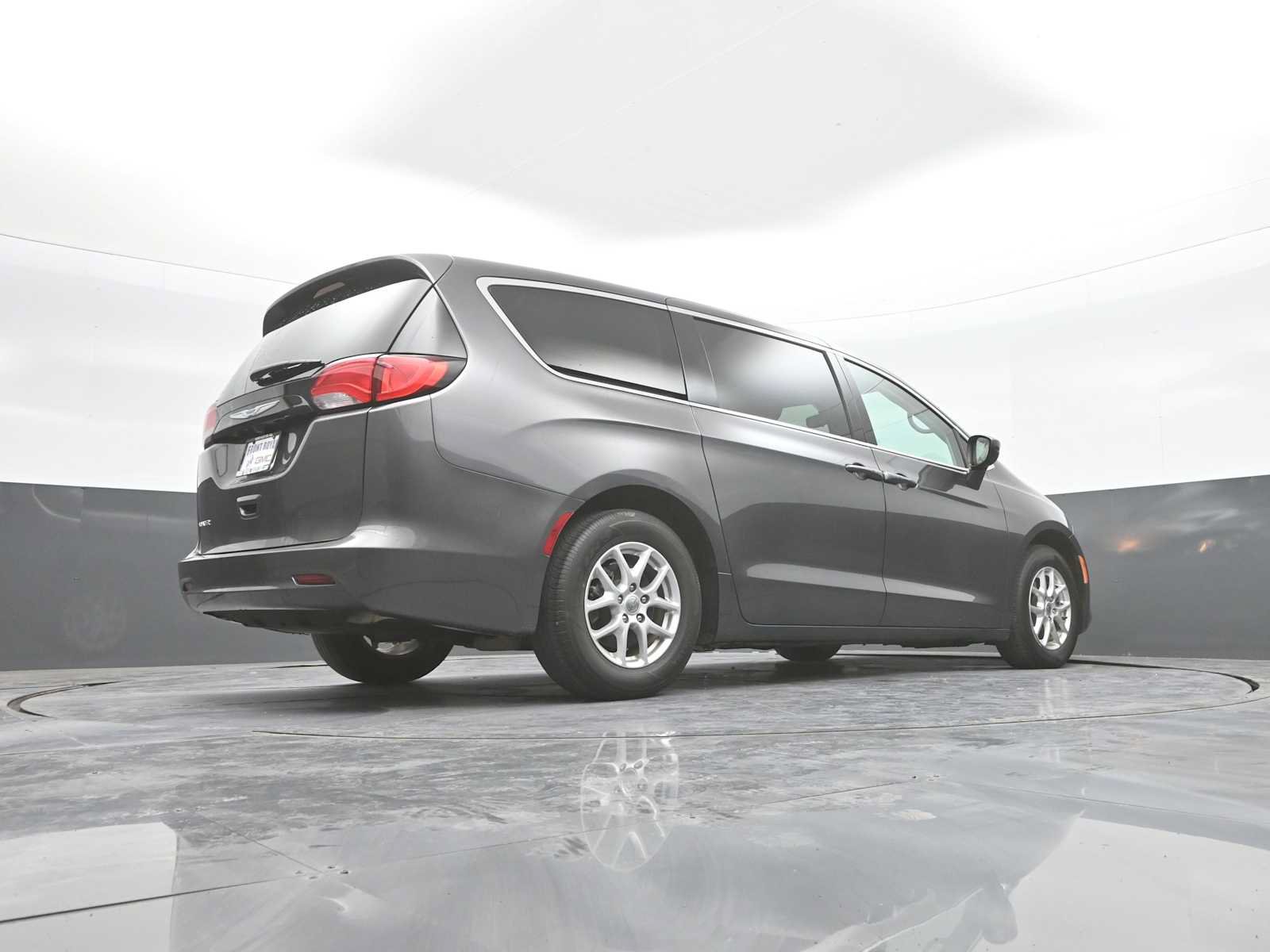 Used 2023 Chrysler Voyager LX FWD image 45