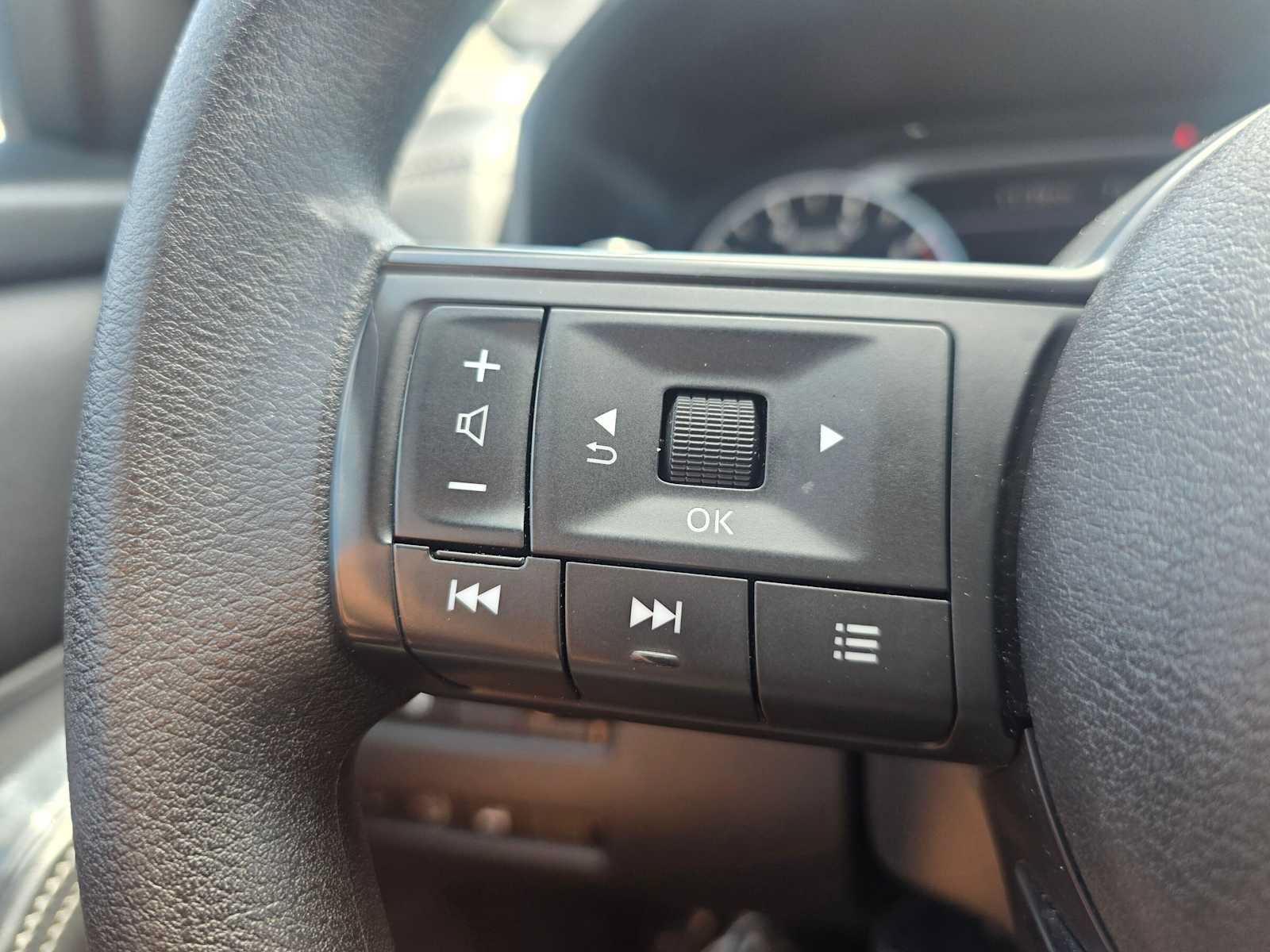 Used 2024 Nissan Rogue SV FWD image 32