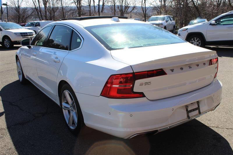 Used 2018 Volvo S90 T5 Momentum w/ Convenience Package image 16