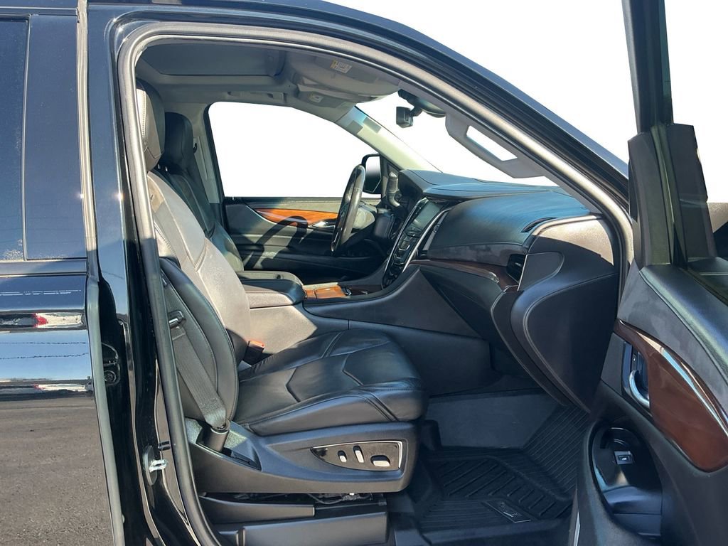 Used 2019 Cadillac Escalade Premium Luxury w/ Escalade Sport Edition image 22