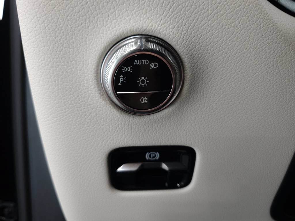 Certified 2026 Mercedes-Benz GLC 300 4MATIC image 9