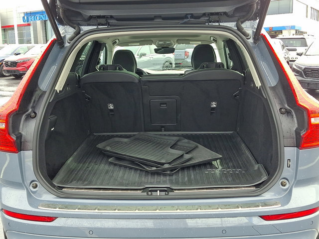 Used 2022 Volvo XC60 B5 Inscription w/ Climate Package image 32