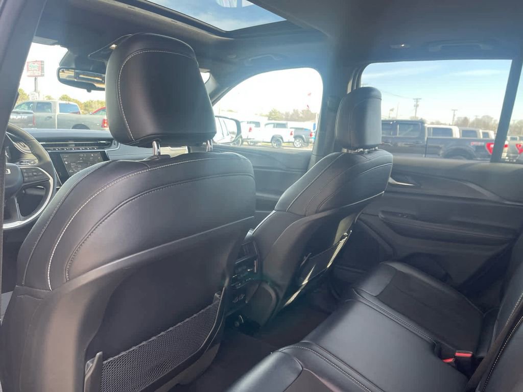 Used 2024 Jeep Grand Cherokee Altitude image 18