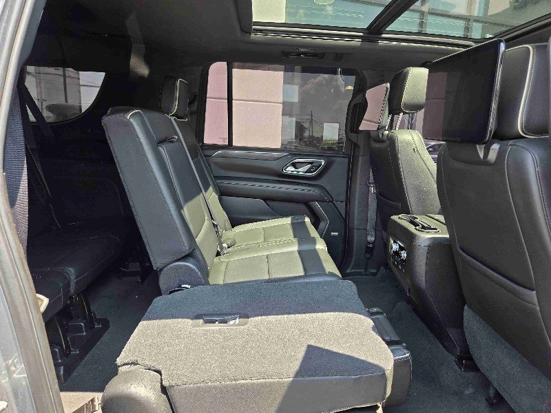 Used 2021 GMC Yukon XL SLT w/ SLT Premium Package image 16