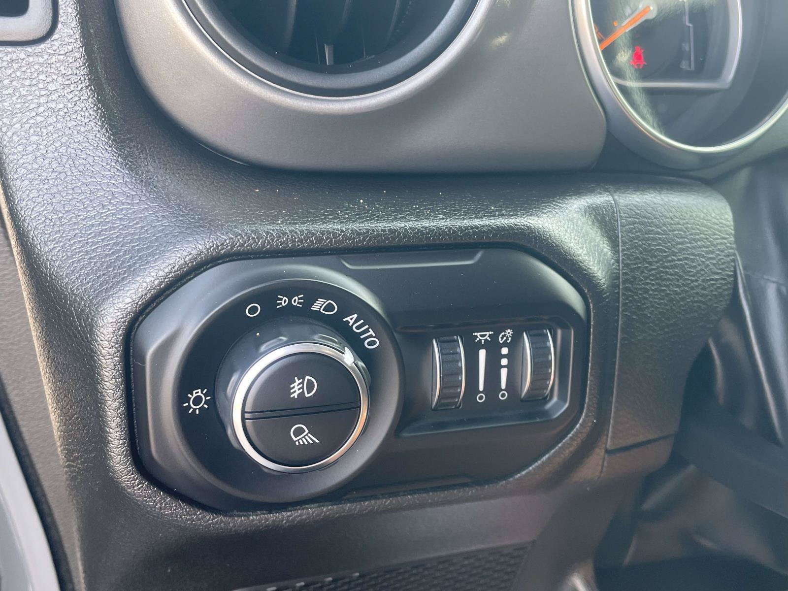 Used 2022 Jeep Gladiator Overland AWD/4WD image 25