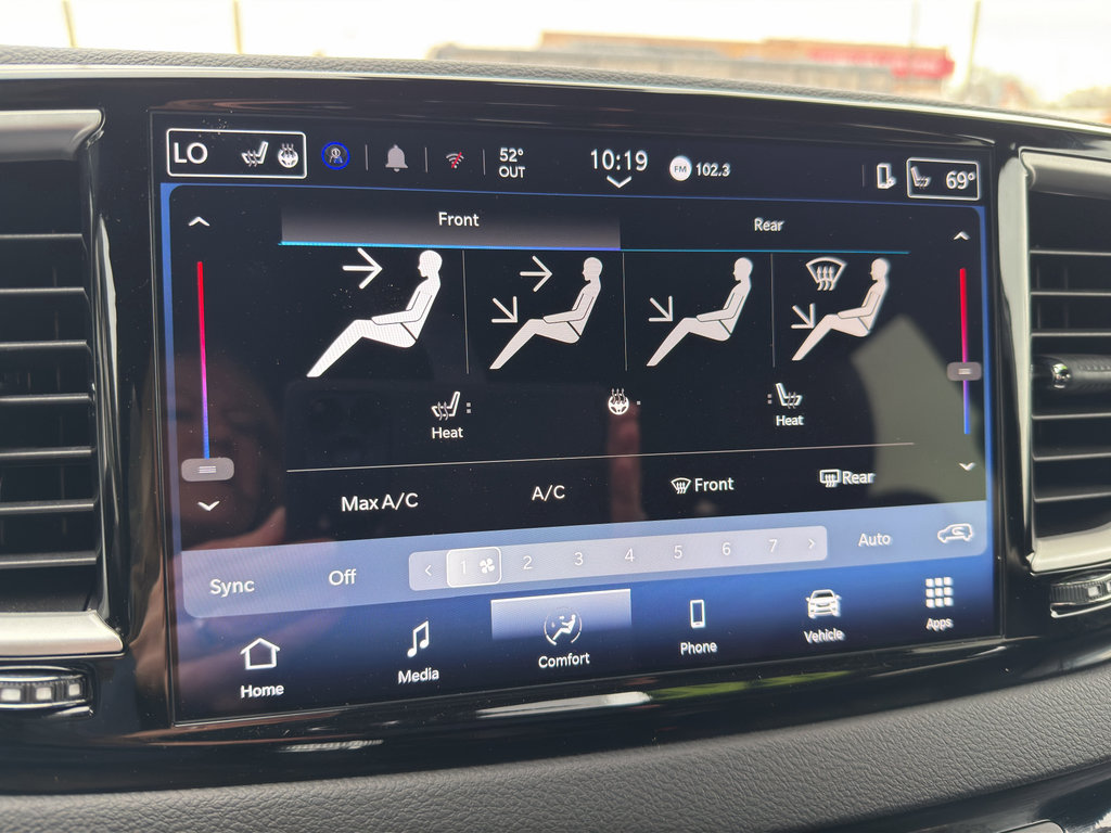 Used 2026 Chrysler Pacifica Select image 24