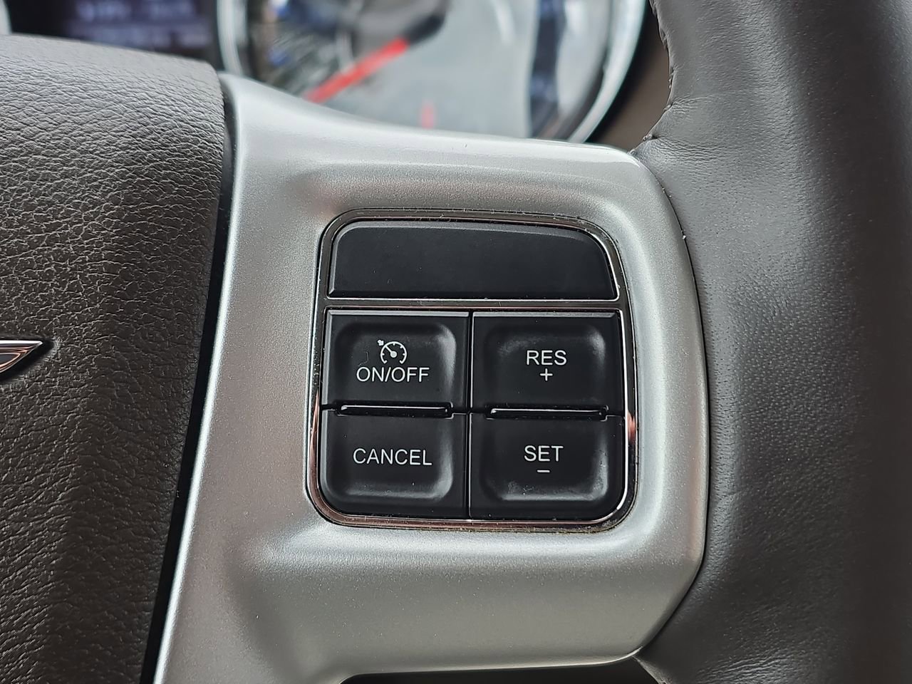 Used 2014 Chrysler Town & Country Limited w/ Luxury Group FWD image 37