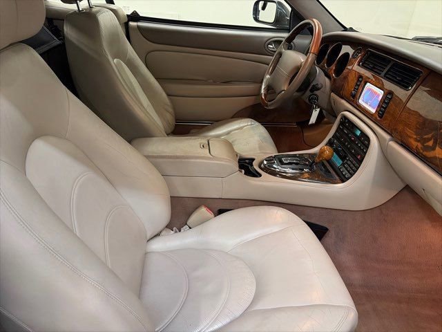 Used 2001 Jaguar XK8 Convertible image 25