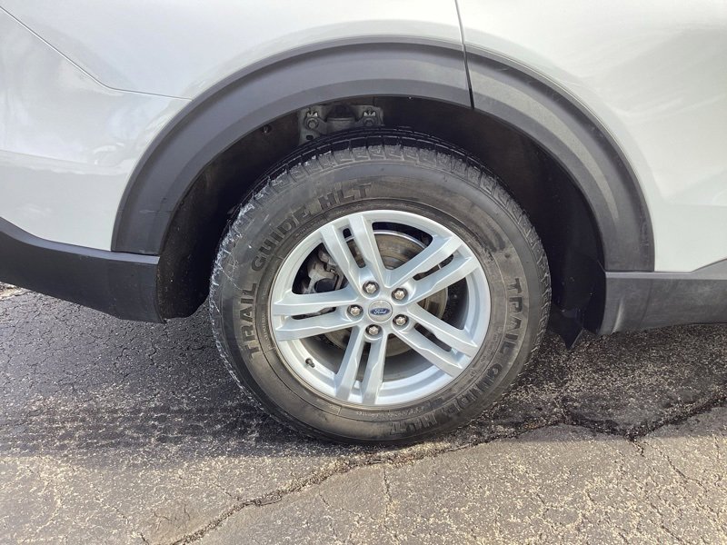 Used 2021 Ford Explorer XLT w/ Equipment Group 202A image 9