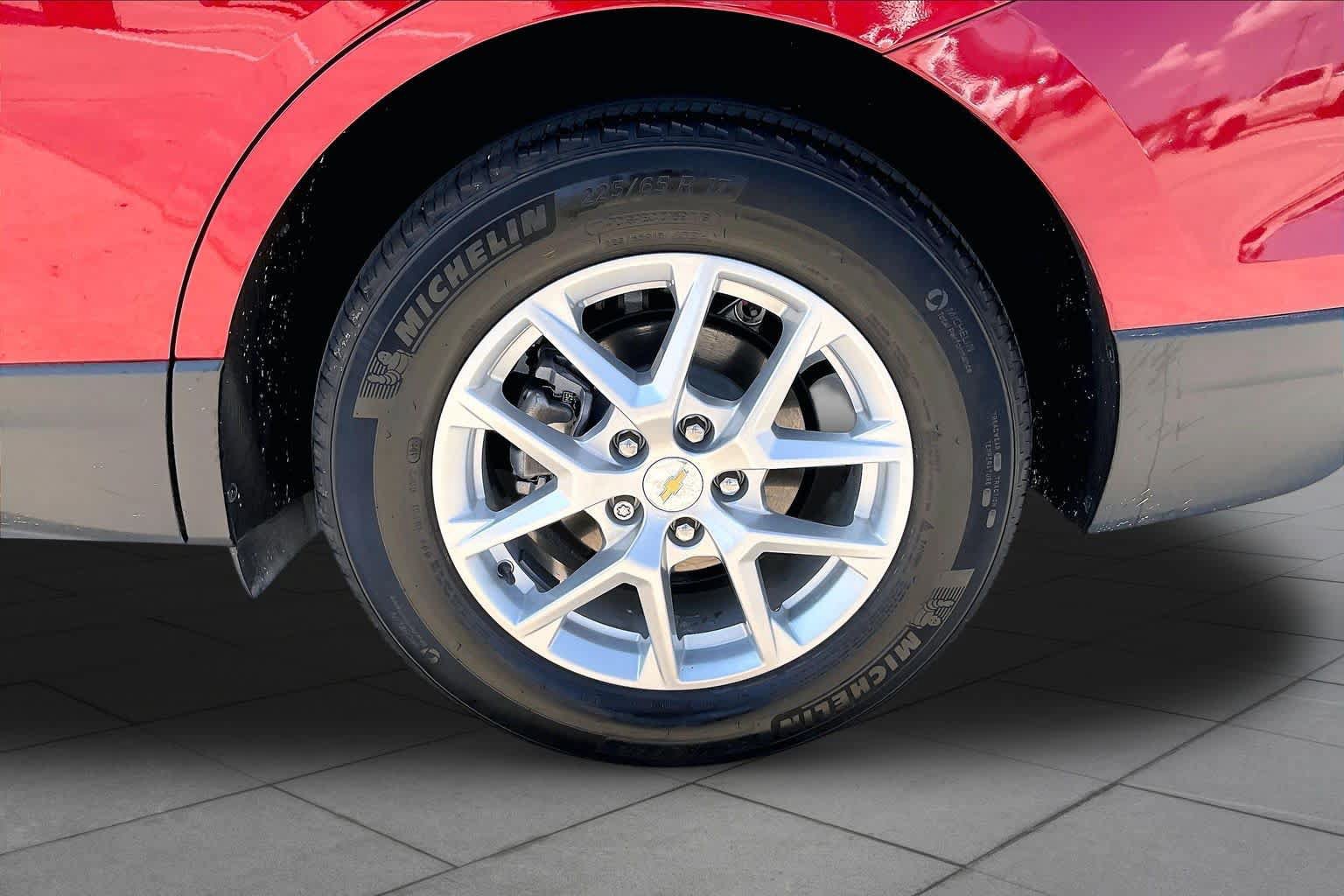 Certified 2024 Chevrolet Equinox LT FWD image 11