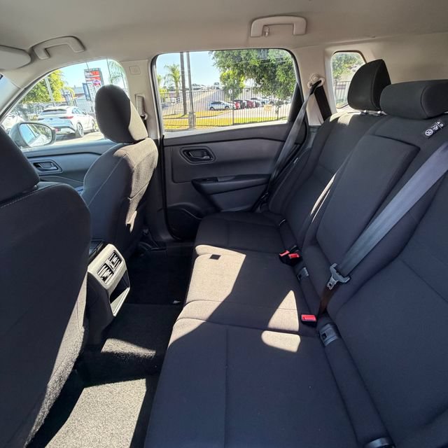 Used 2024 Nissan Rogue S FWD image 21
