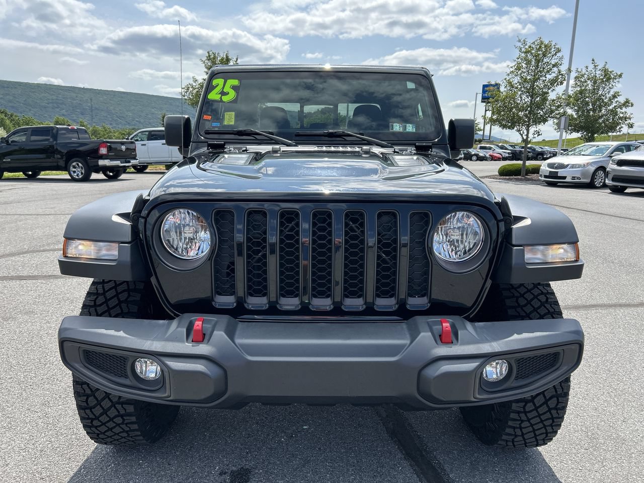 Used 2023 Jeep Gladiator Rubicon AWD/4WD image 13