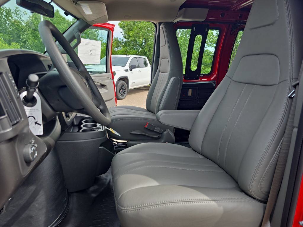 New 2026 GMC Savana 2500 w/ Driver Convenience Package RWD image 15