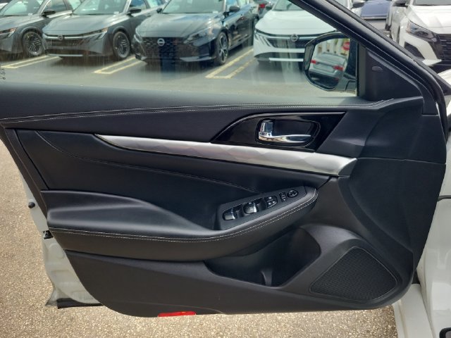 Used 2023 Nissan Maxima SV w/ Floor Mat Group FWD image 15