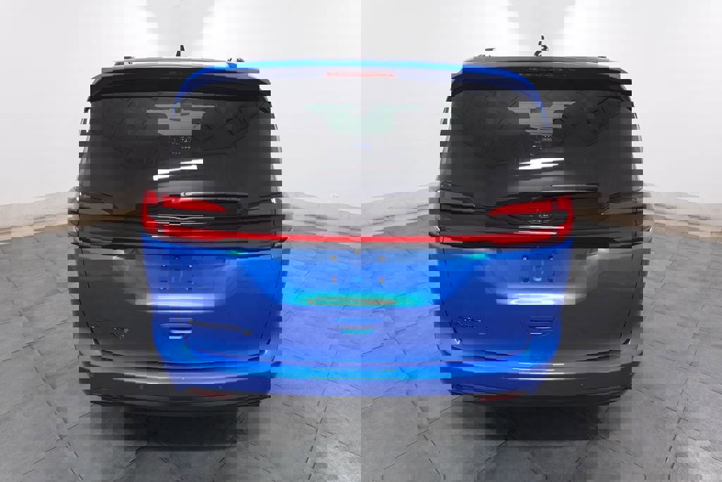 New 2026 Chrysler Pacifica Select w/ S Appearance Package image 4