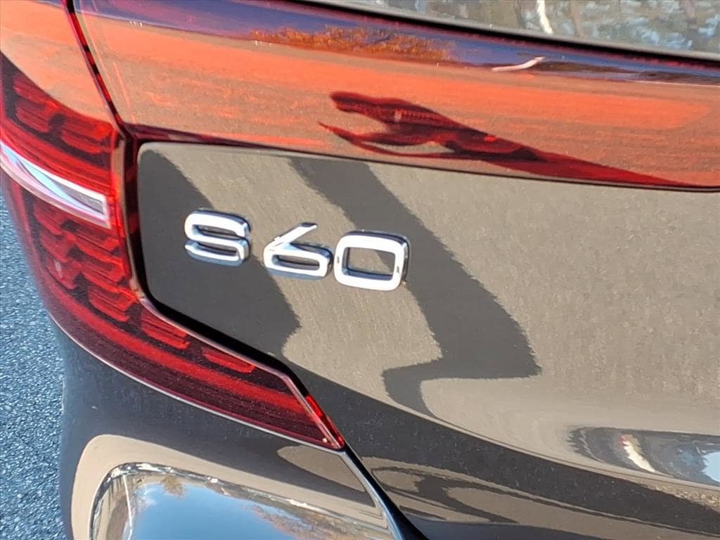 Certified 2025 Volvo S60 B5 Core AWD/4WD image 5