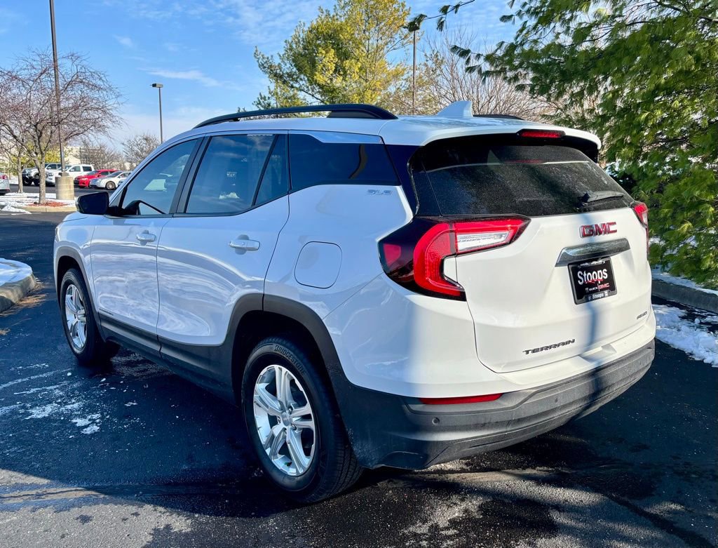 Used 2022 GMC Terrain SLE w/ Driver Convenience Package image 4
