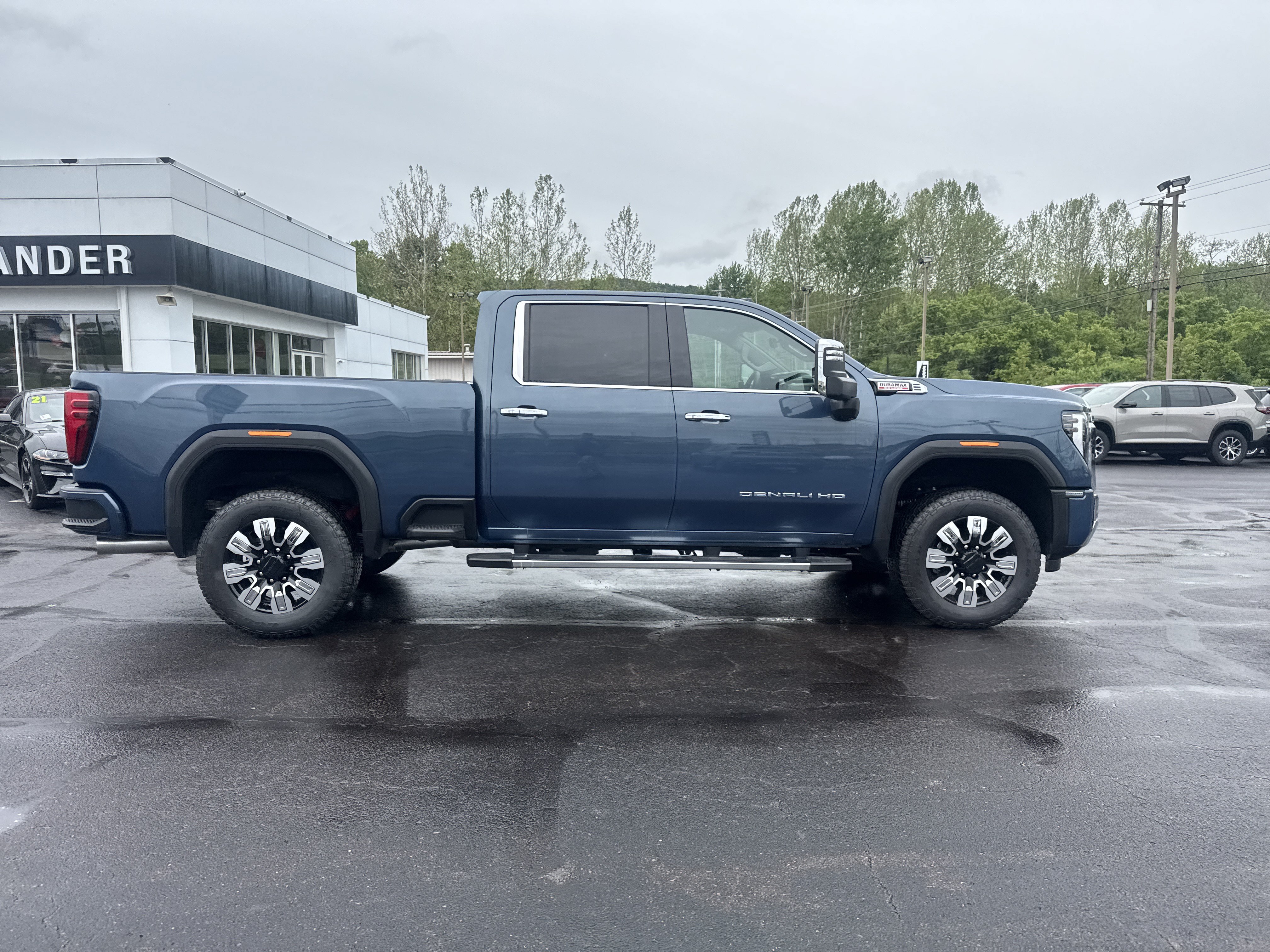New 2026 GMC Sierra 2500 Denali w/ Denali Reserve Package AWD/4WD image 2