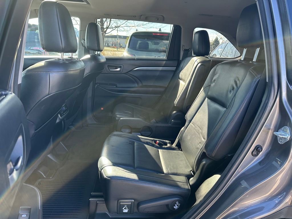 Used 2017 Toyota Highlander Limited image 27