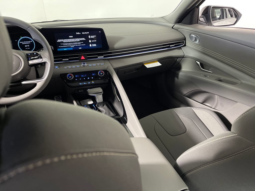 New 2026 Hyundai Elantra SEL FWD image 17