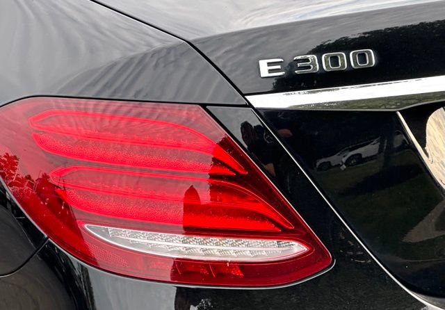 Used 2018 Mercedes-Benz E 300 4MATIC image 12